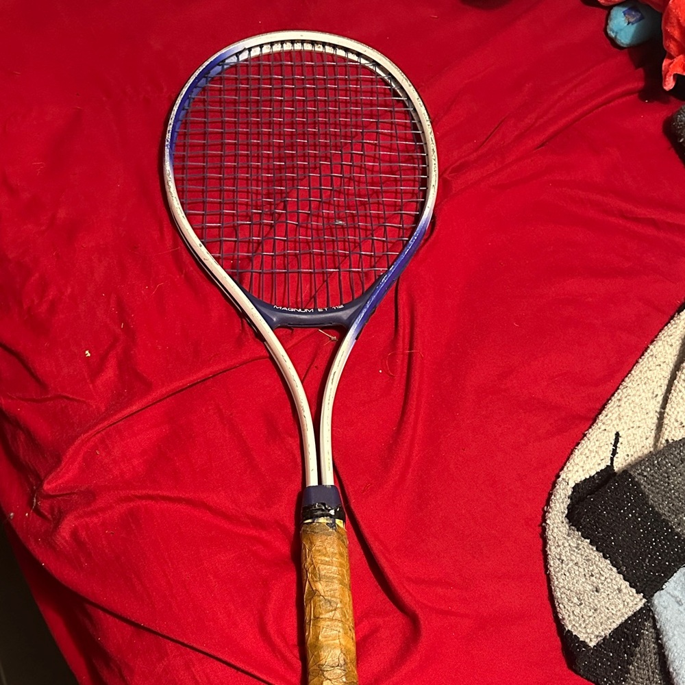 Magnum ET 112 Blue and White Tennis Racket